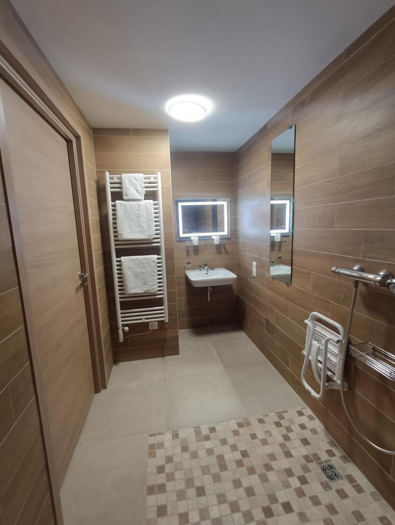 Hotel Le Beauregard ديفون-ليه-بان، أين المظهر الخارجي الصورة
